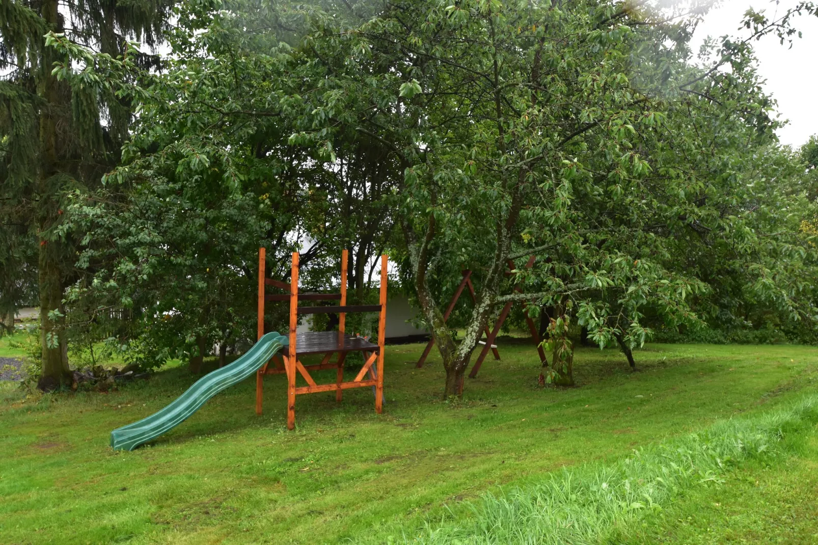 Chalet Nisou 3 - Jardins en été