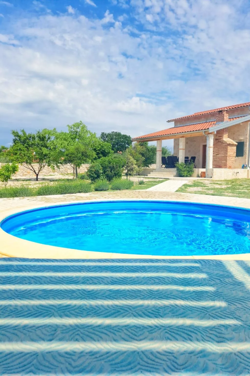 Anwesen "Steinperle mit beheiztem Schwimmbad" - Draußen