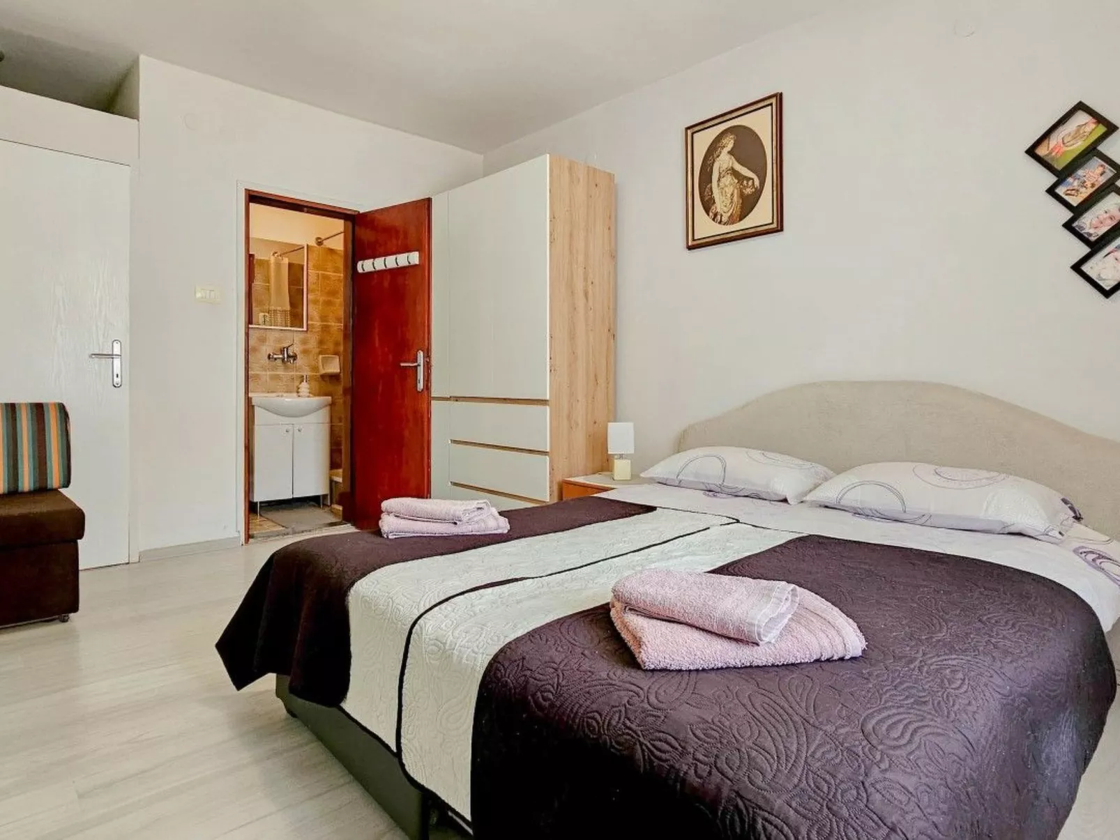 Wohnung "Pintar 1" mit Blick auf das Wasser - Drinnen