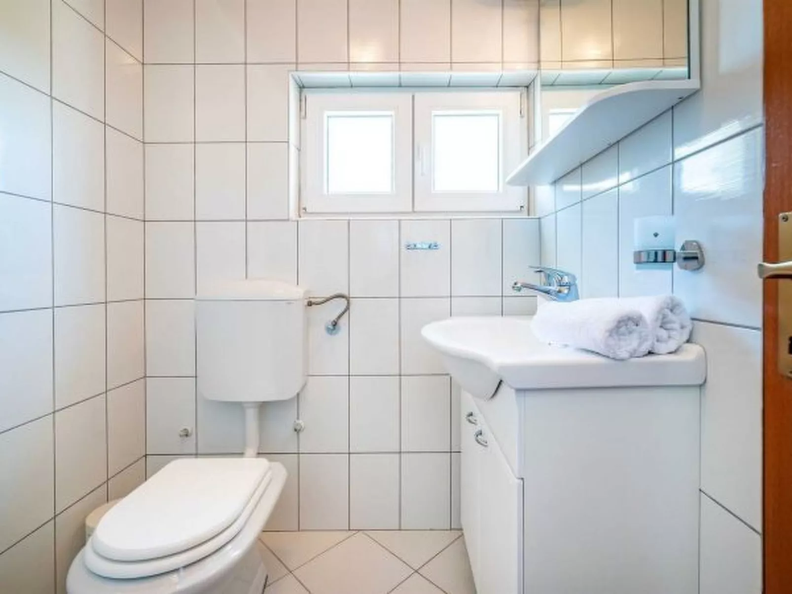 Apartment house Simoni with pool - Image-tags.info