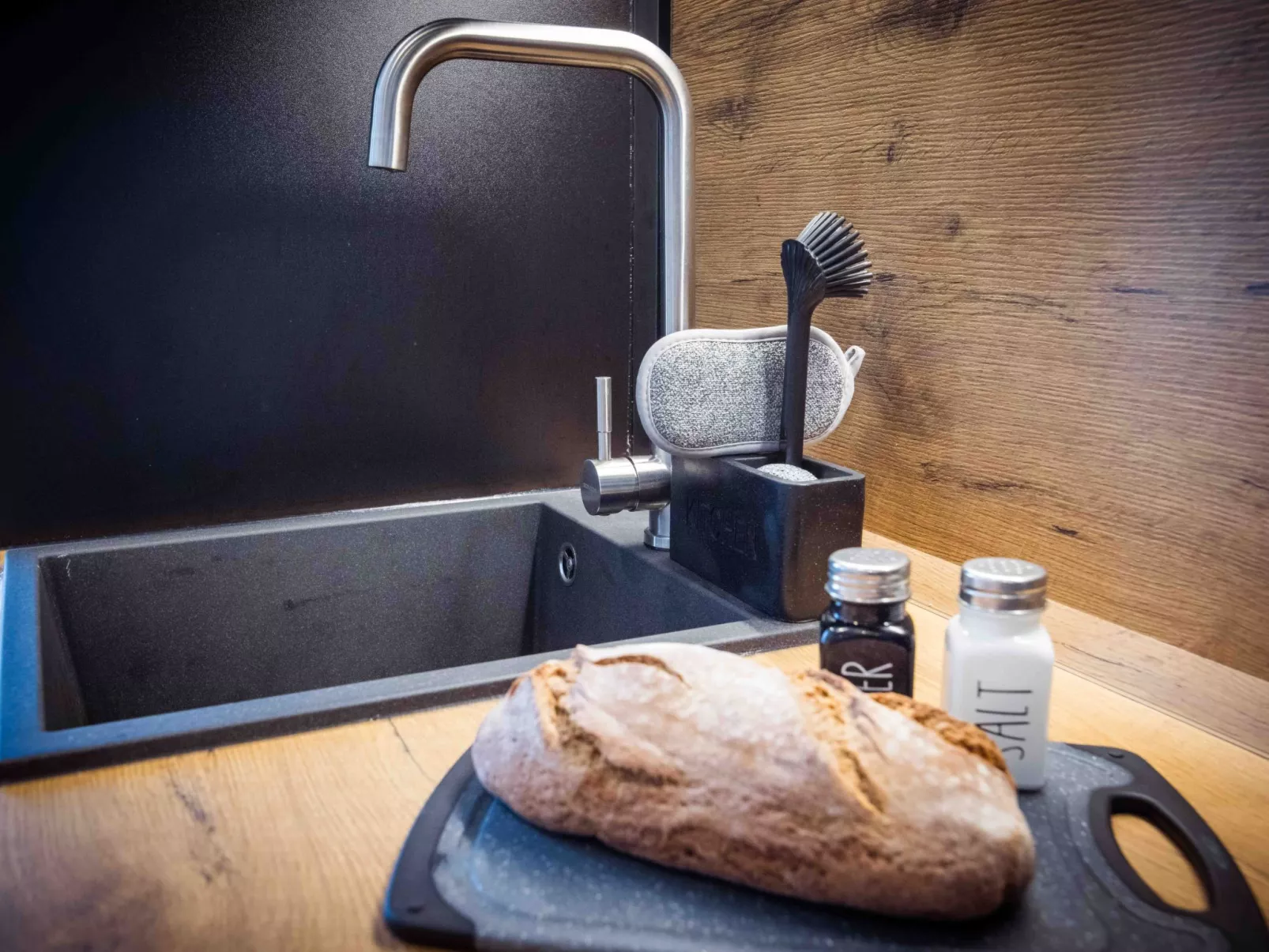 Schiller Apartment im Zentrum von Hof. Küche, Parkplatz, 250MBit Wlan - Inside