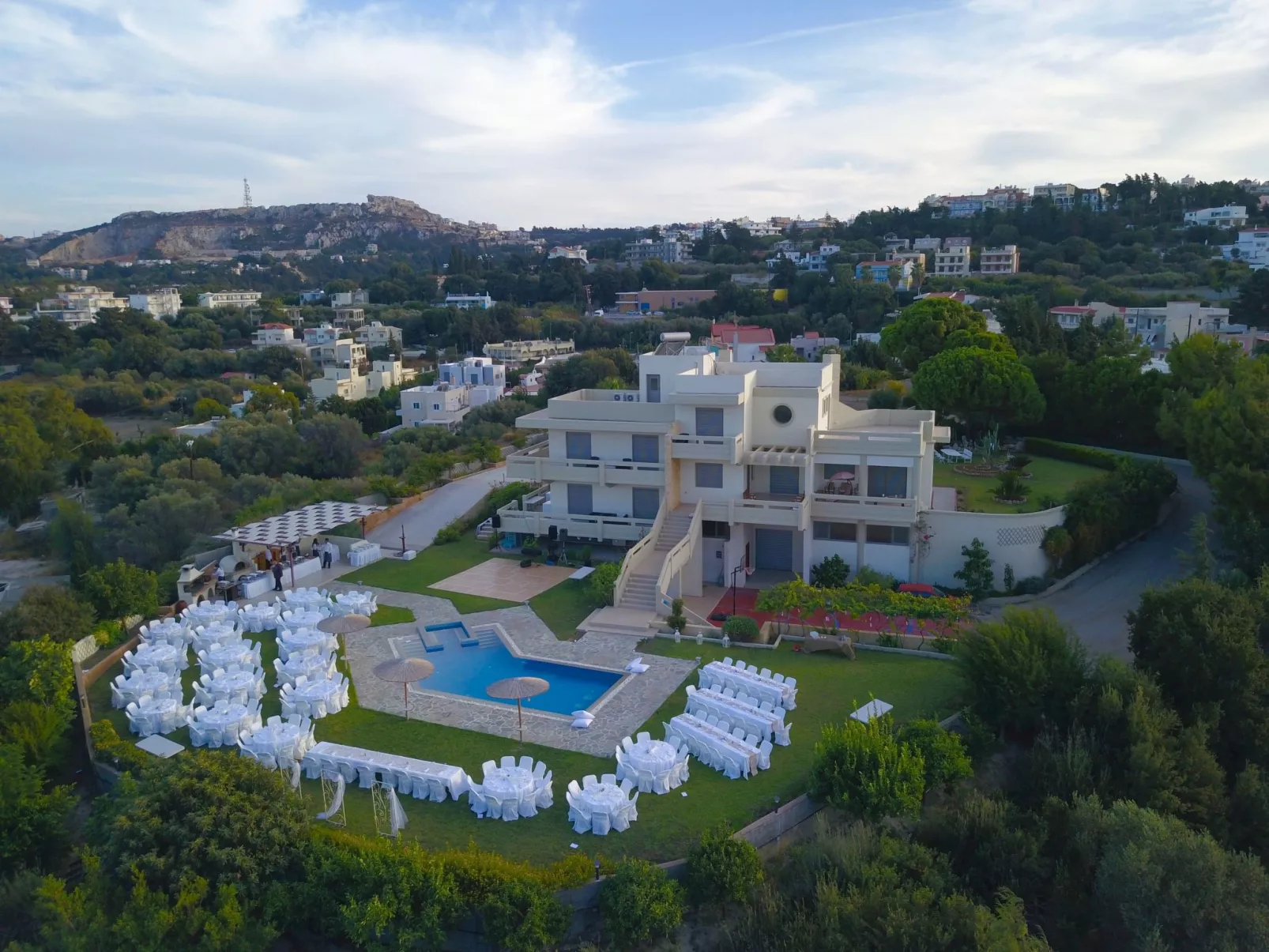 Luxuriöse, geräumige, private Villa mit sechs Schlafzimmern - Outside