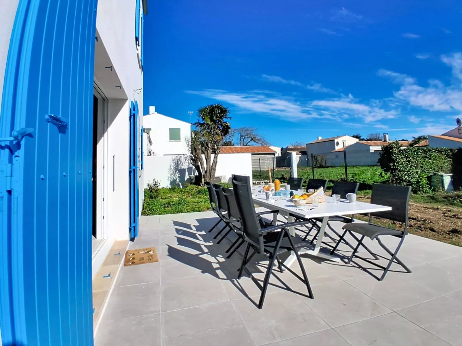 Saint Denis 2 - Outside