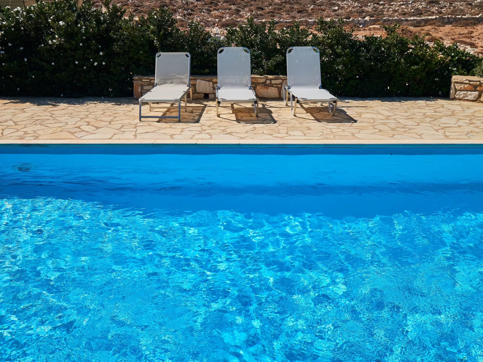 Große, komfortable Pool-Villa, Strand zu Fuß erreichbar - Draußen