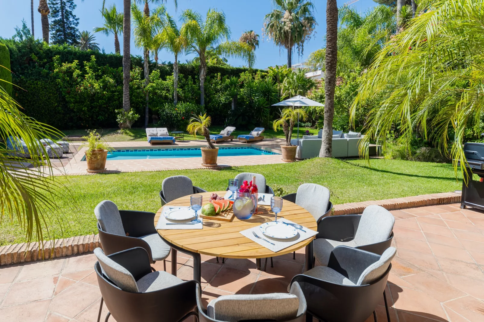 Charming Andalusian-Style Beach Villa - Terrasse/Balkon