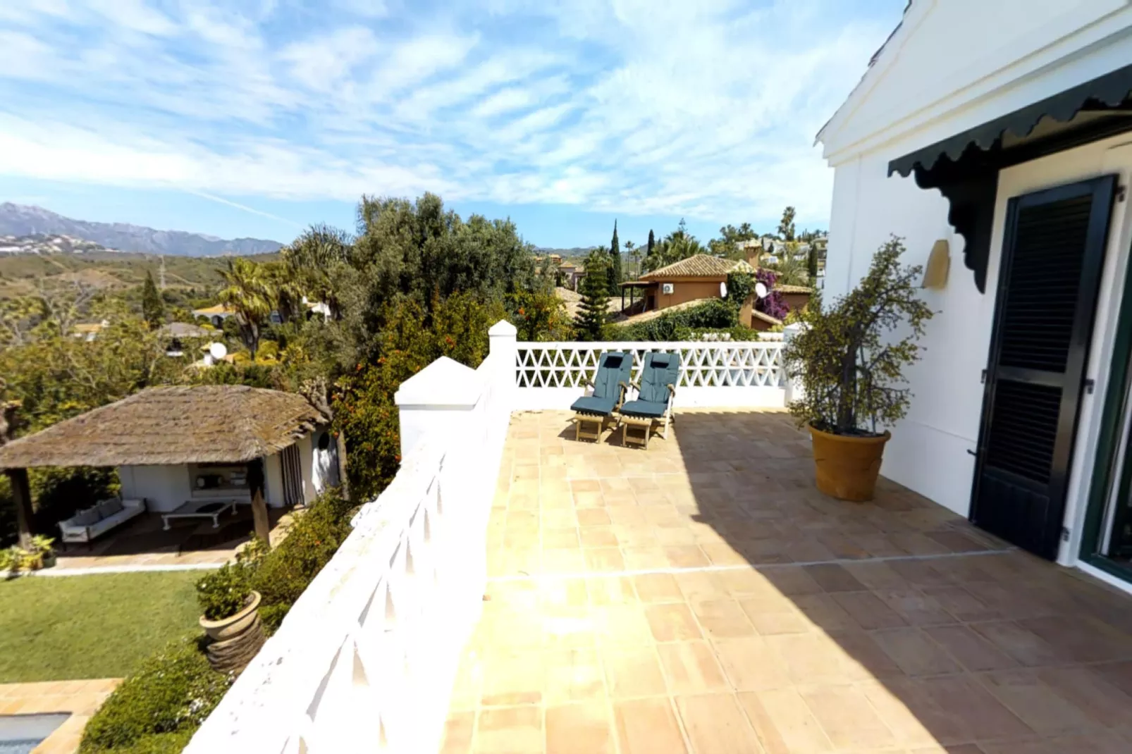 A Real Oasis in  Colonial style - Terrace balcony
