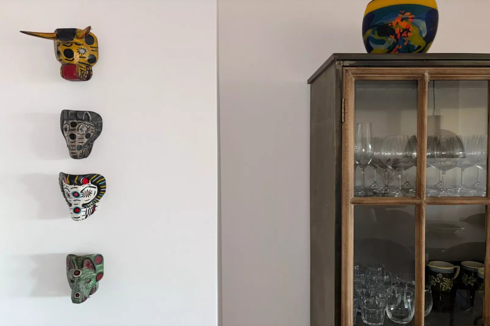 3-Bedroom Apartment with Sea & Mountain Views - Ambiente