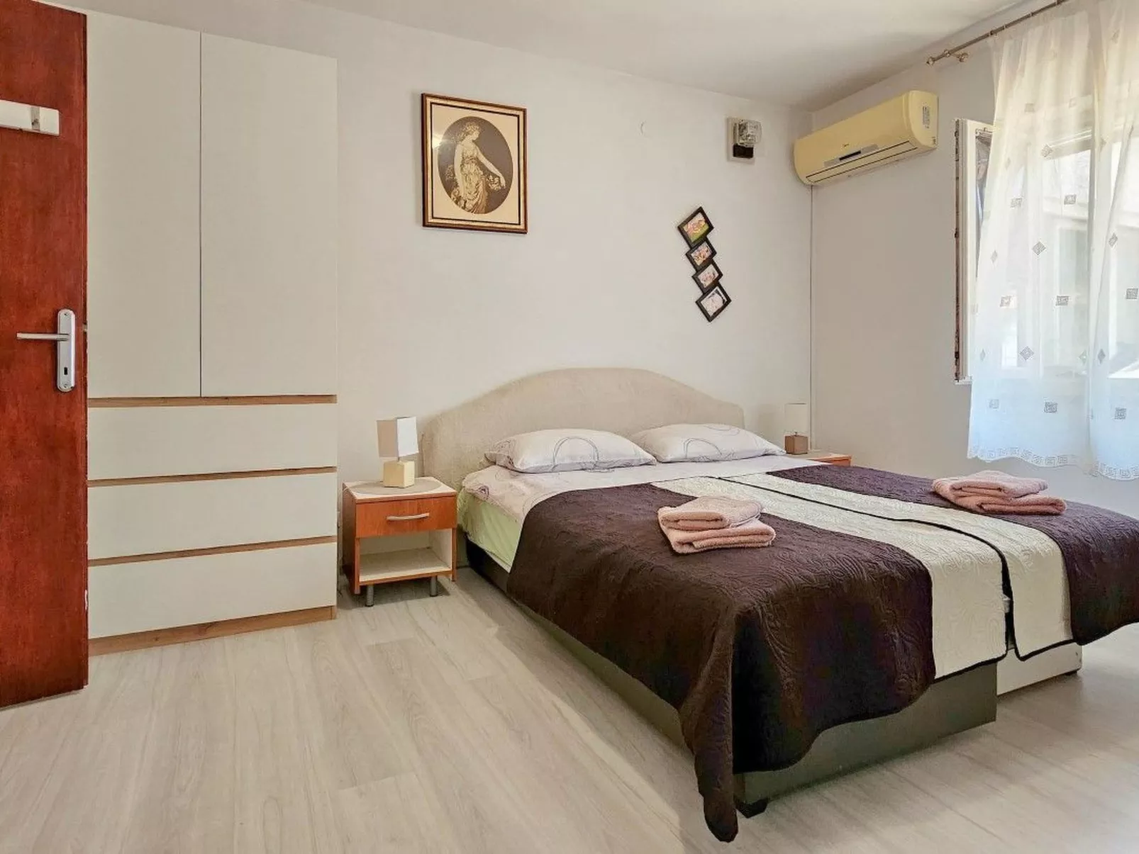 Wohnung "Pintar 1" mit Blick auf das Wasser - Drinnen