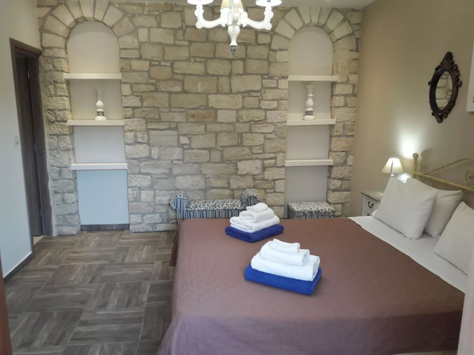 Gemütliches Natursteinapartment für zwei - Drinnen