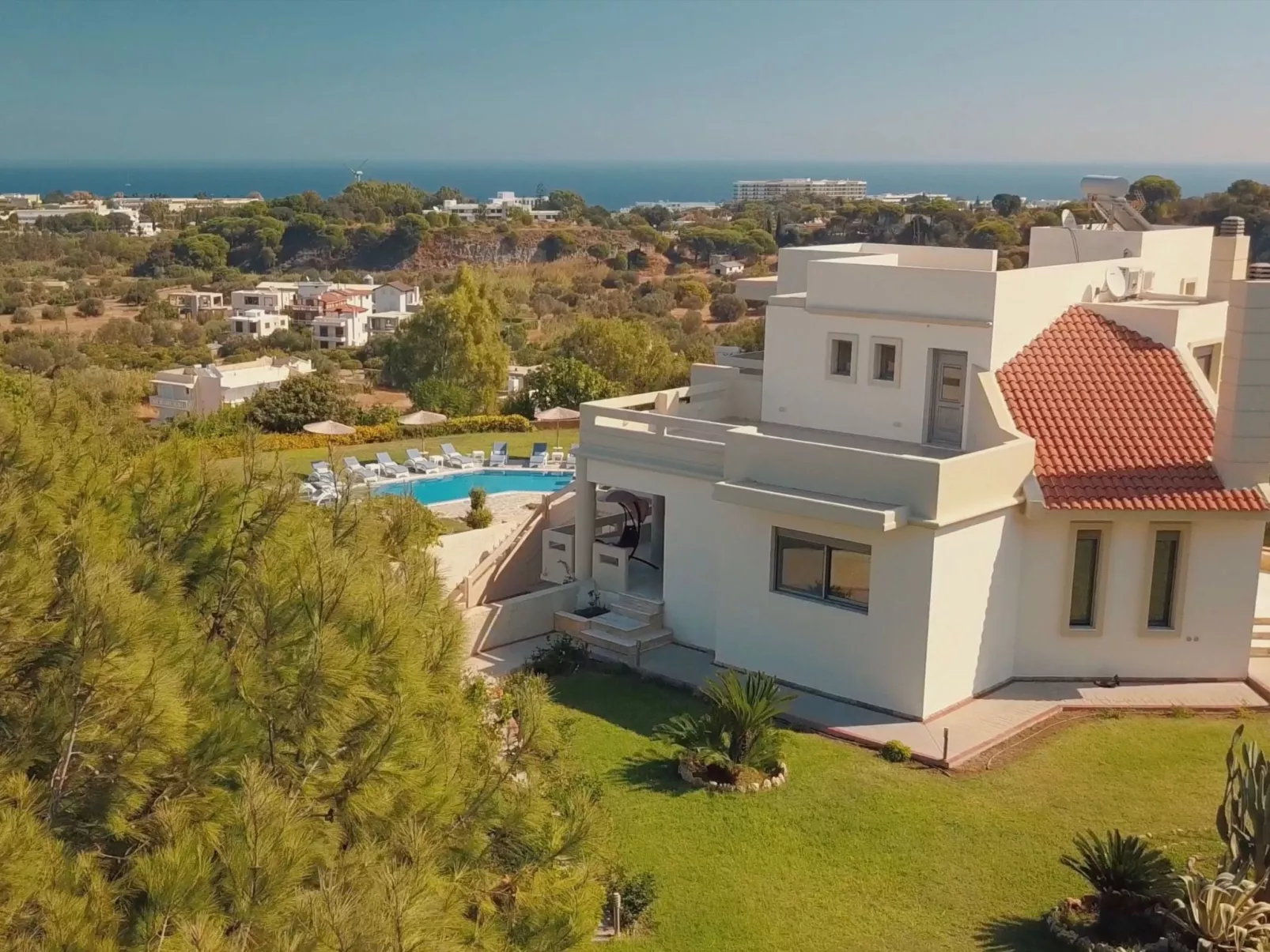 Luxuriöse, geräumige, private Villa mit sechs Schlafzimmern - Outside