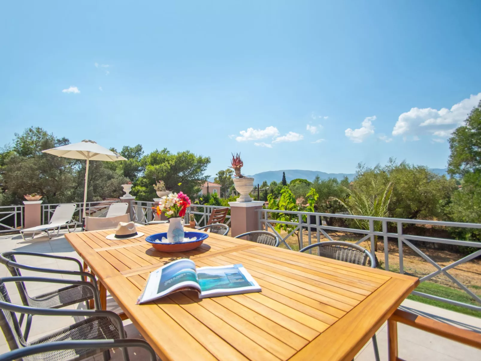 Anwesen mit Garten, Grill und Terrasse - Draußen