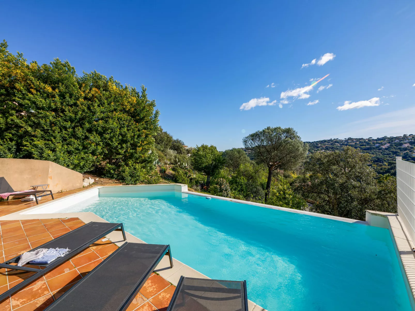 La Figuière - Outside