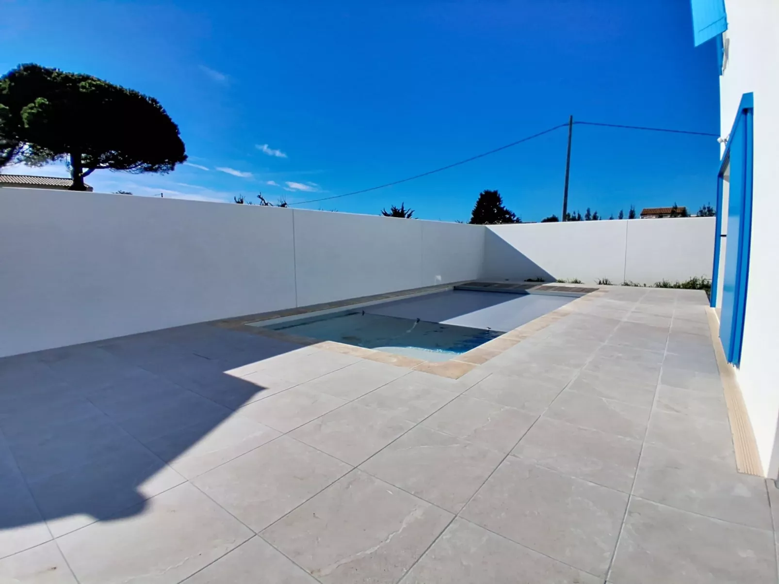 Saint Denis 2 - Outside