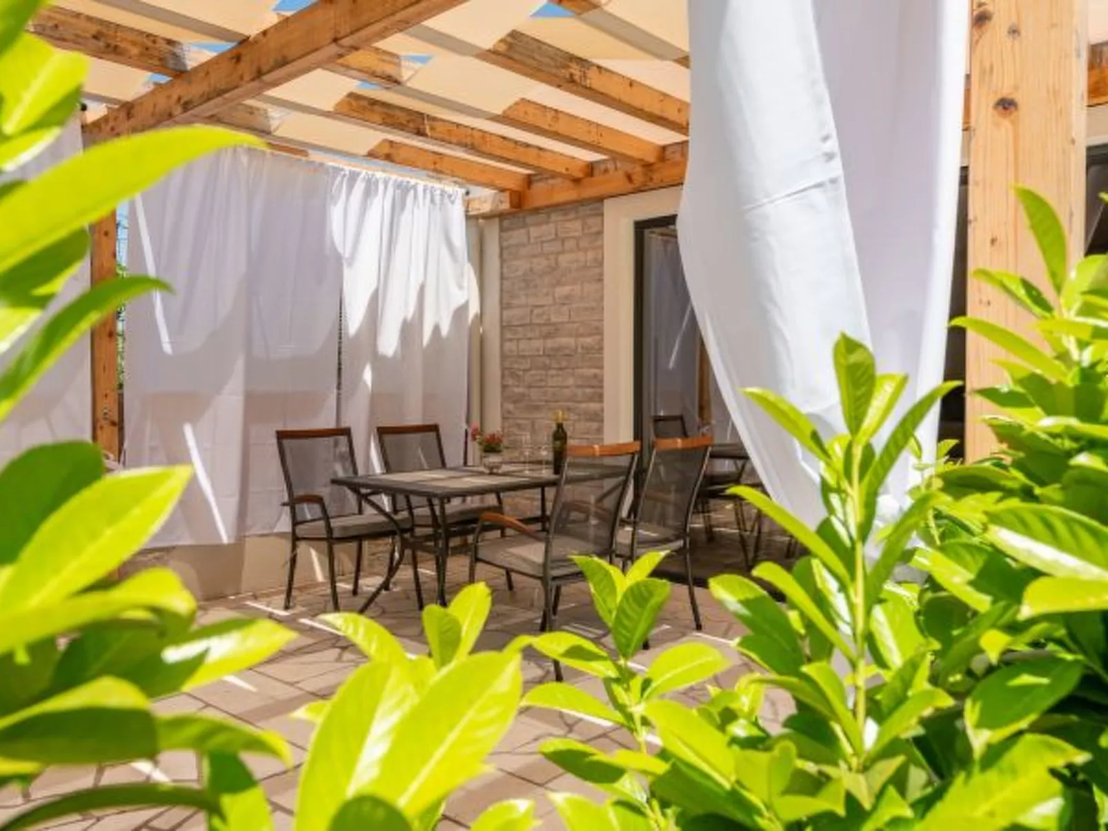 Studio Apartment Varos with shared pool - Image-tags.info