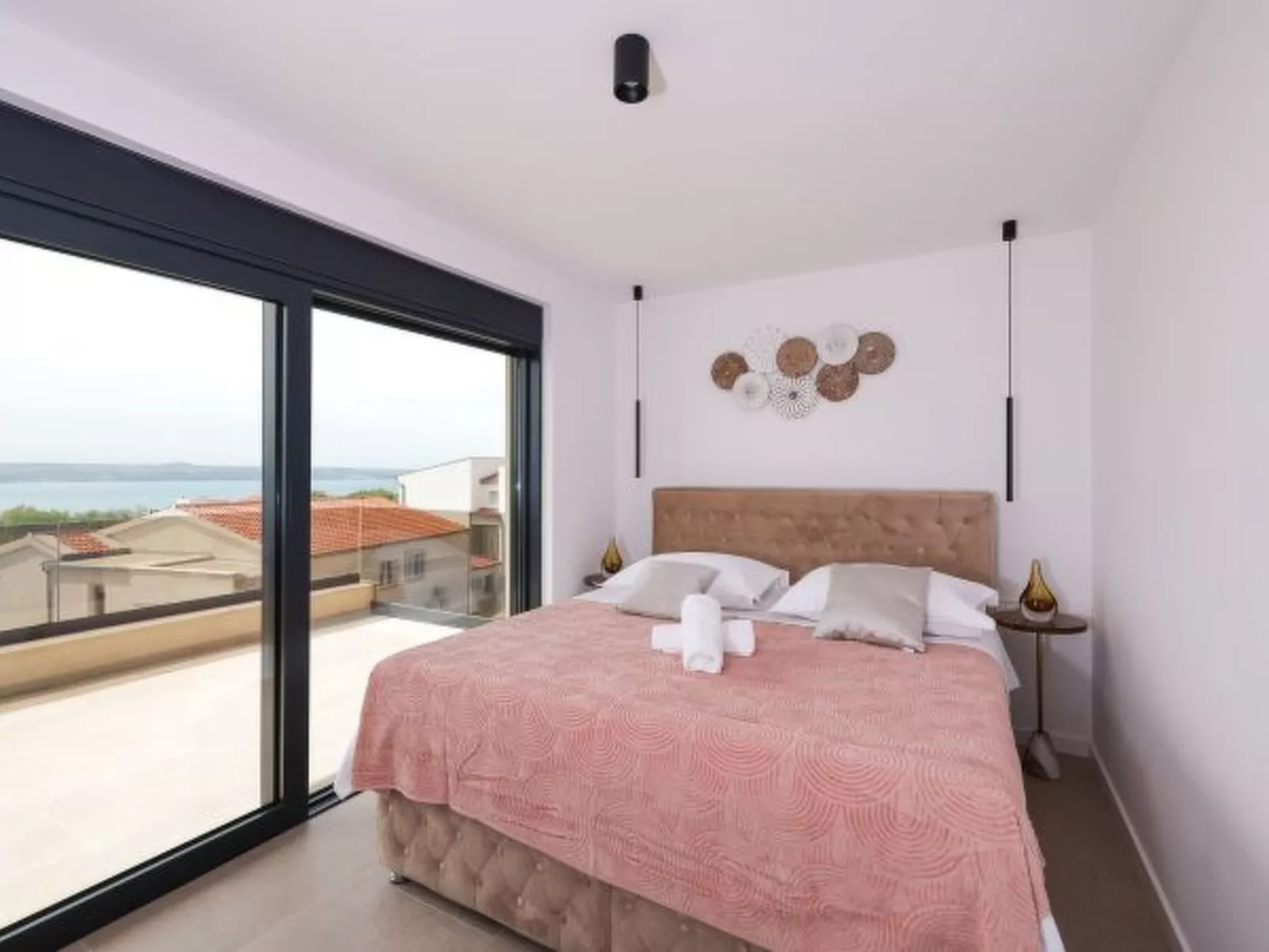 Villa Novue with pool - Image-tags.info