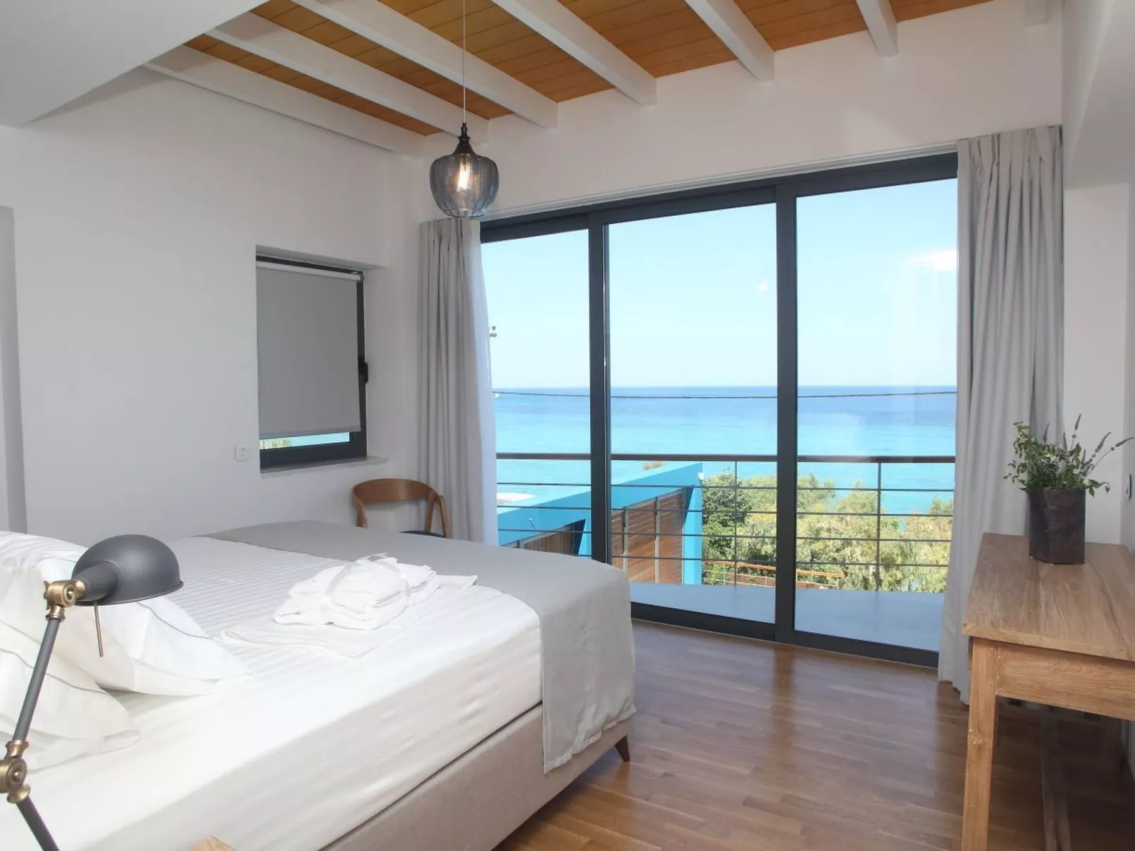 "Capro" mit Infinity-Pool - Inside