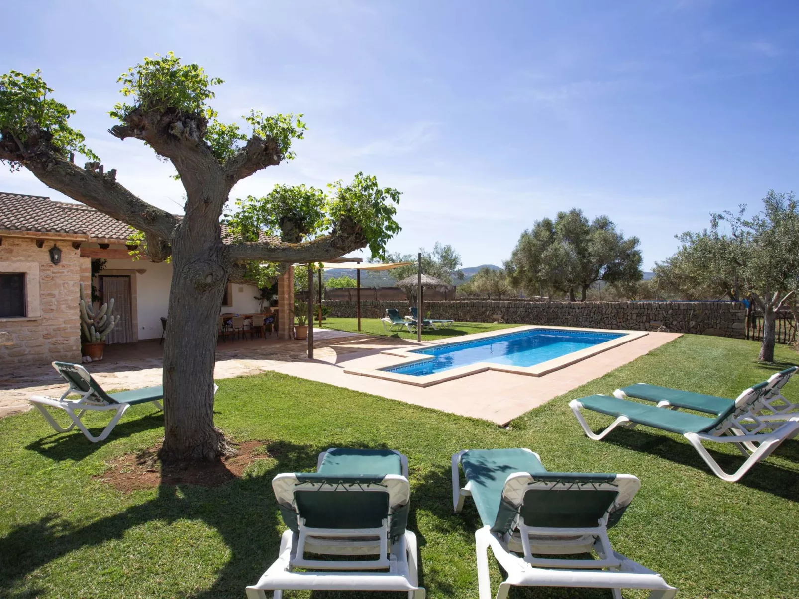 Ca na Ines - Outside