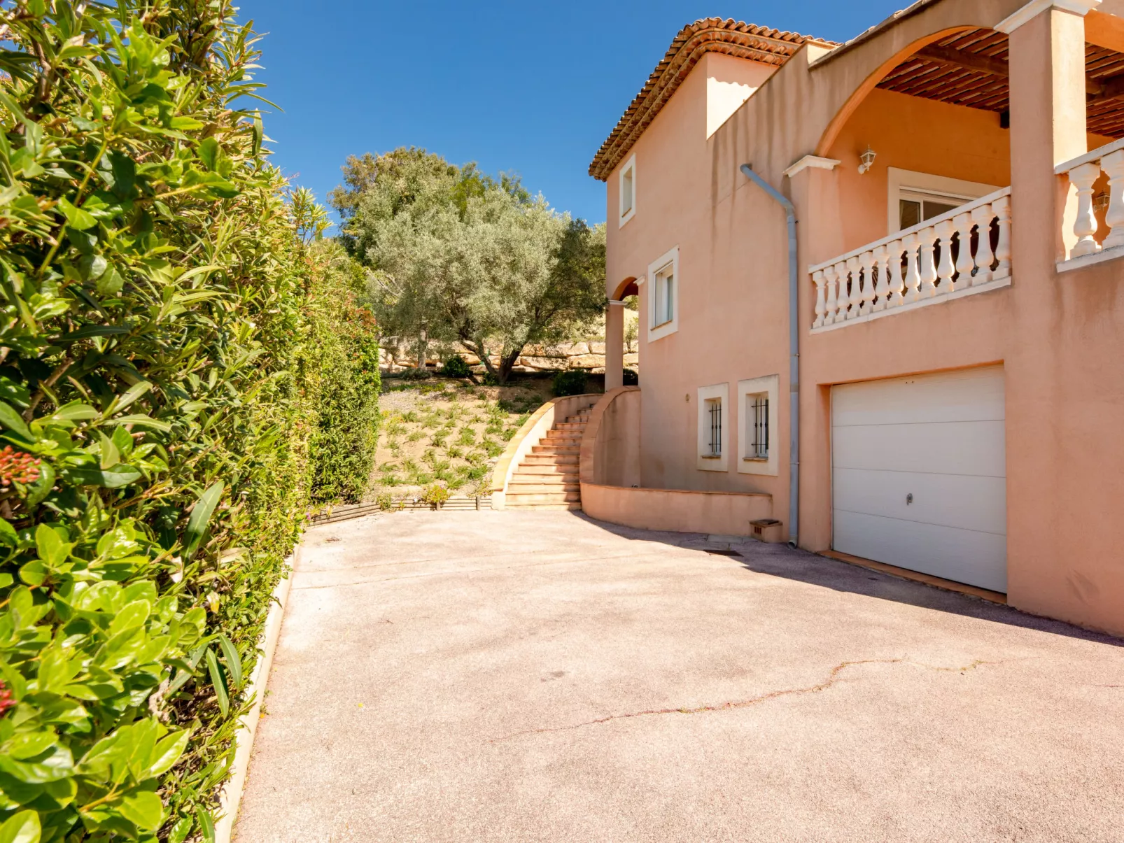 La Figuière - Outside