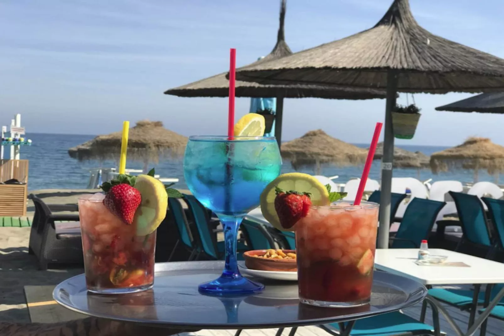 3-Bedroom Apartment with Sea & Mountain Views - Ambiente