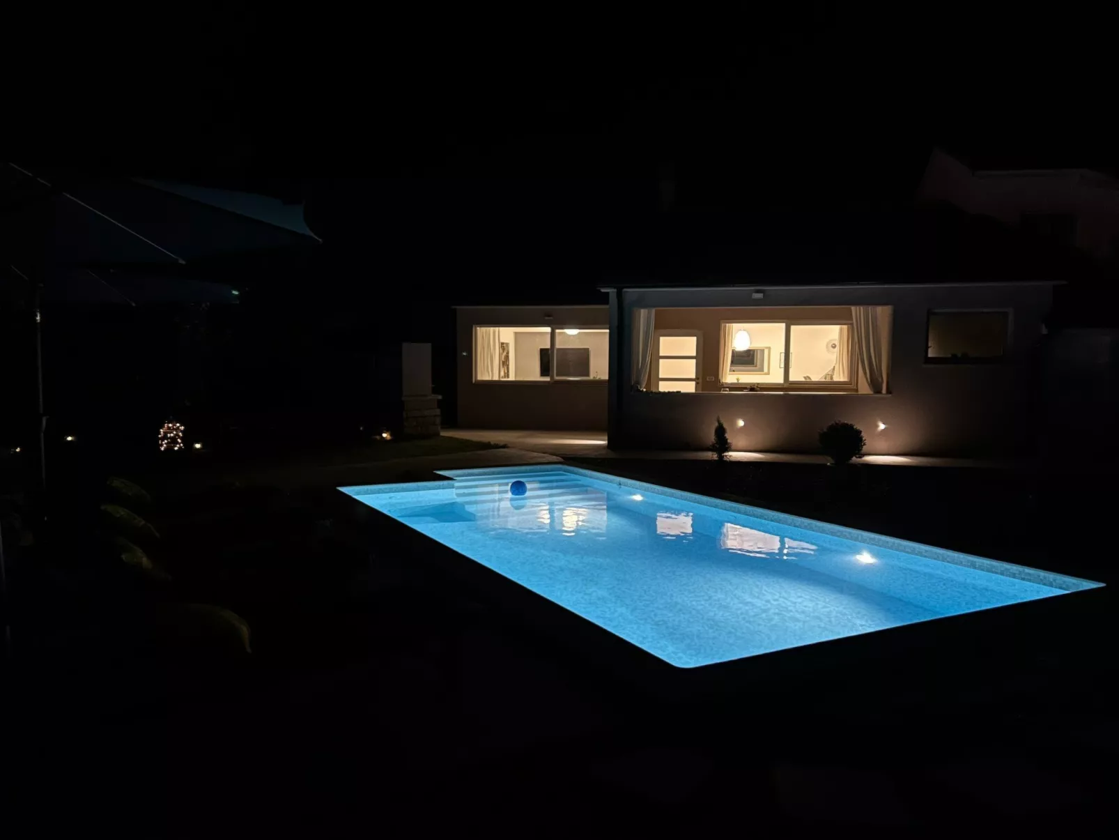 Diva mit privatem Pool - Draußen