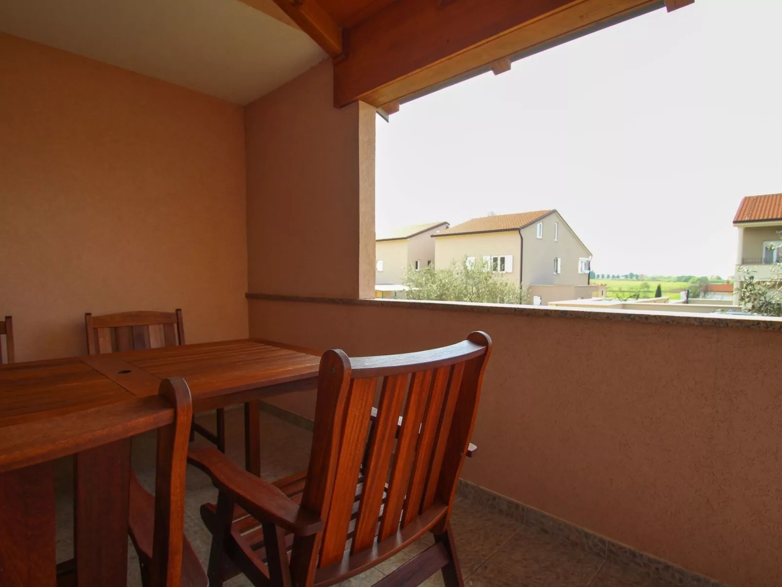 Mit Terrasse für 4 Personen - Drinnen