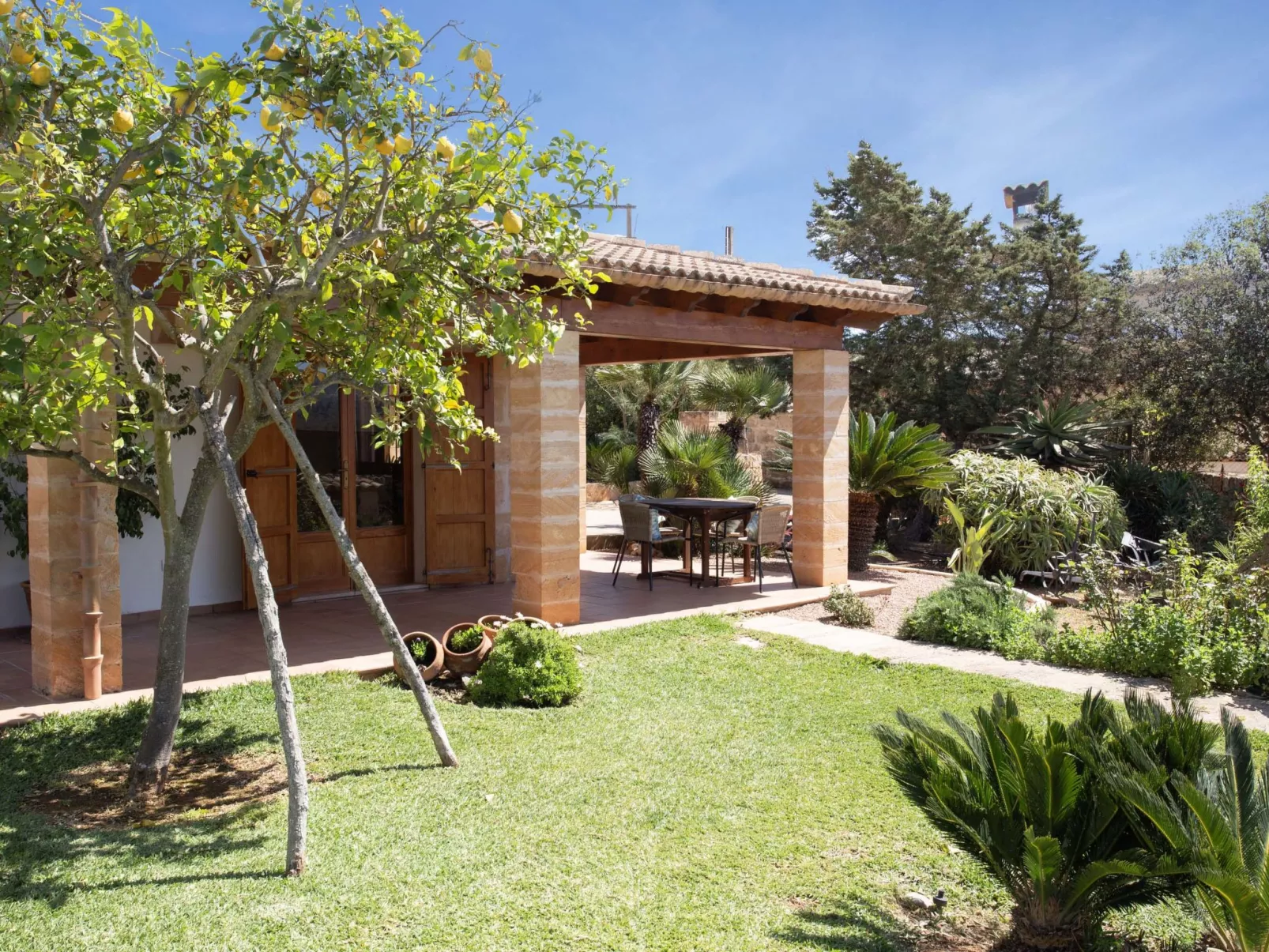 Ca na Ines - Outside