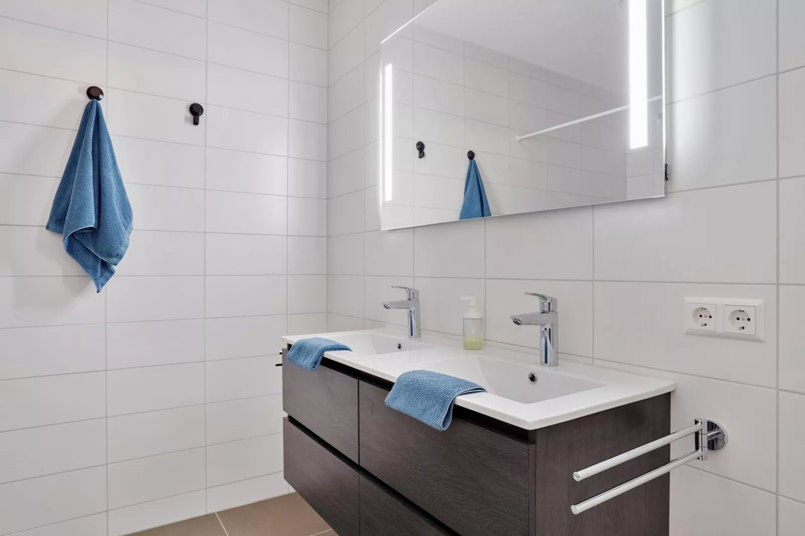 Uithaven 1B-Bathroom