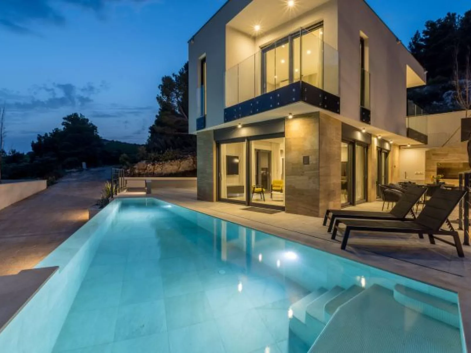 Beachfront villa Luce with seaview and pool - Dehors