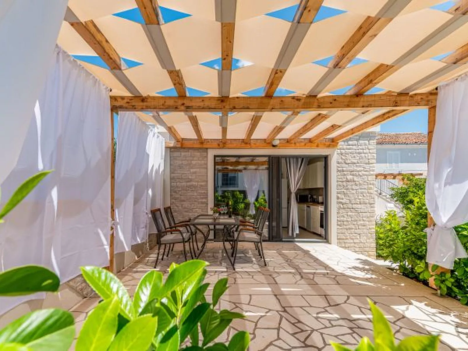 Studio Apartment Varos with shared pool - Image-tags.info