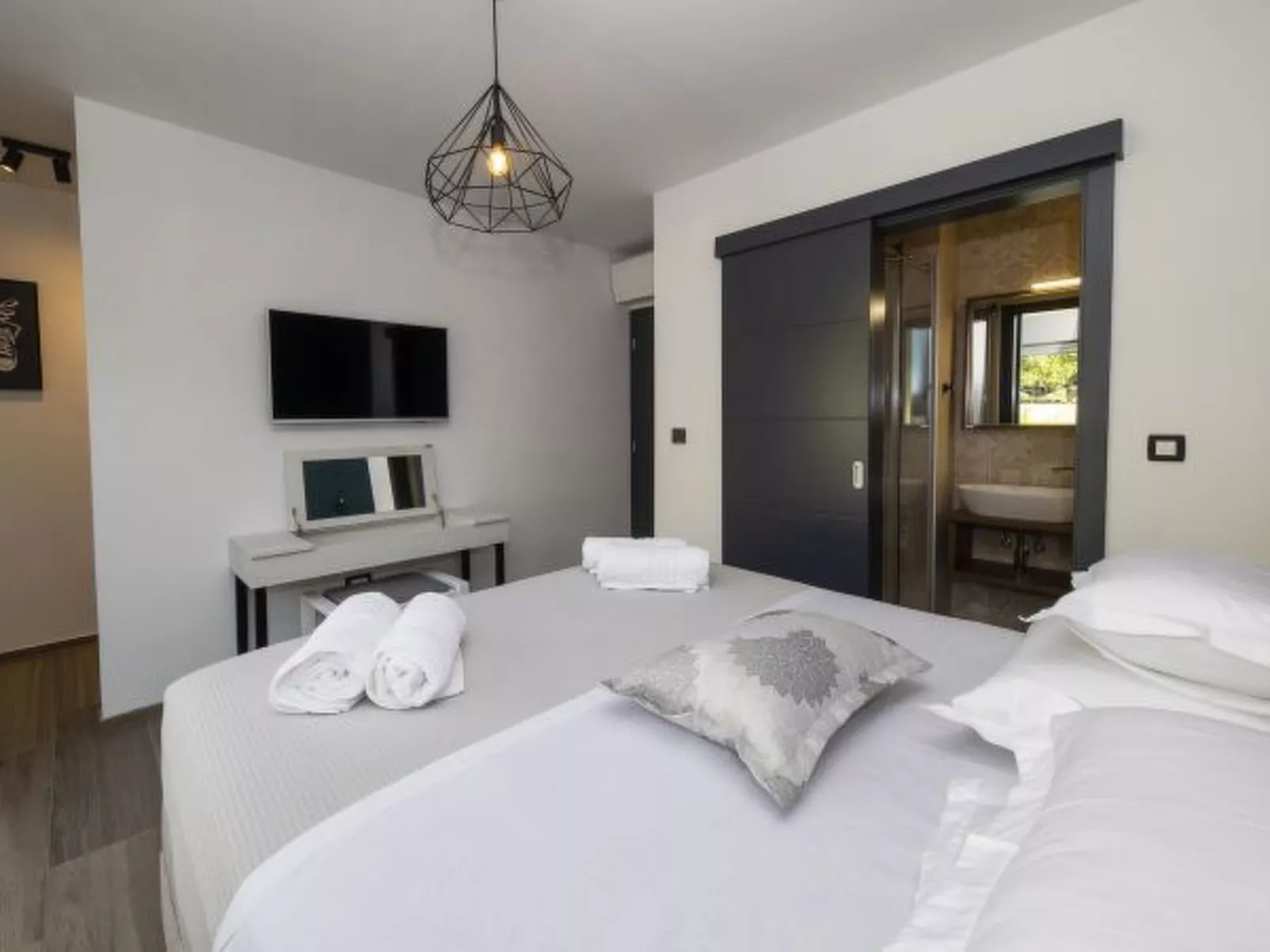 Luxury villa Mary Lou with pool and spa area - Image-tags.info