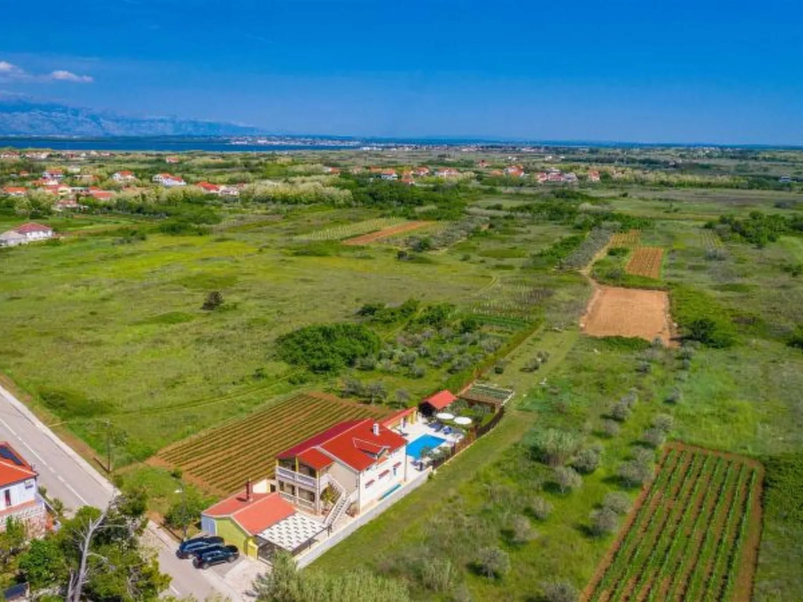 Apartment house Simoni with pool - Image-tags.info