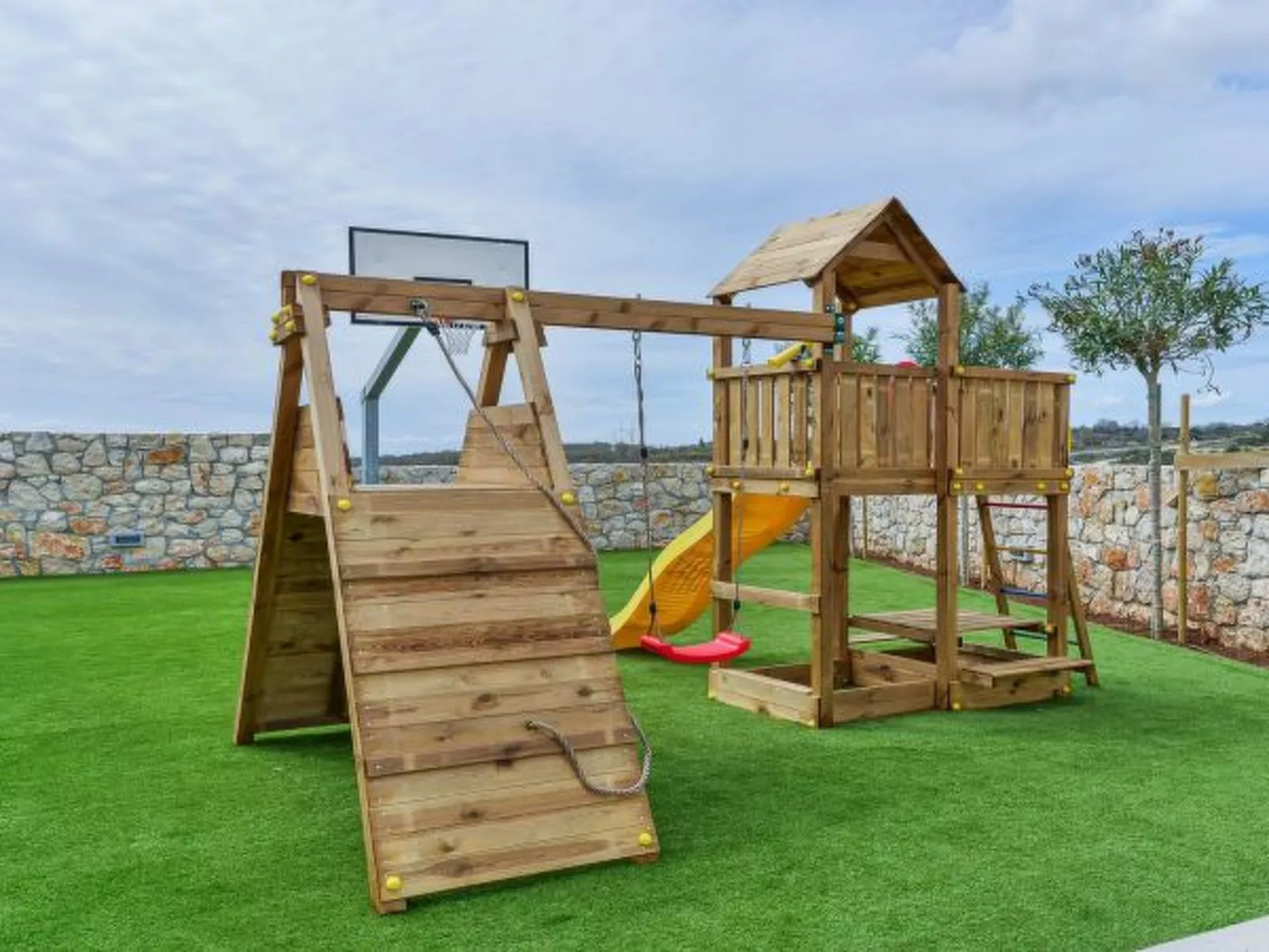 Villa RE with heated pool and spa - Image-tags.info