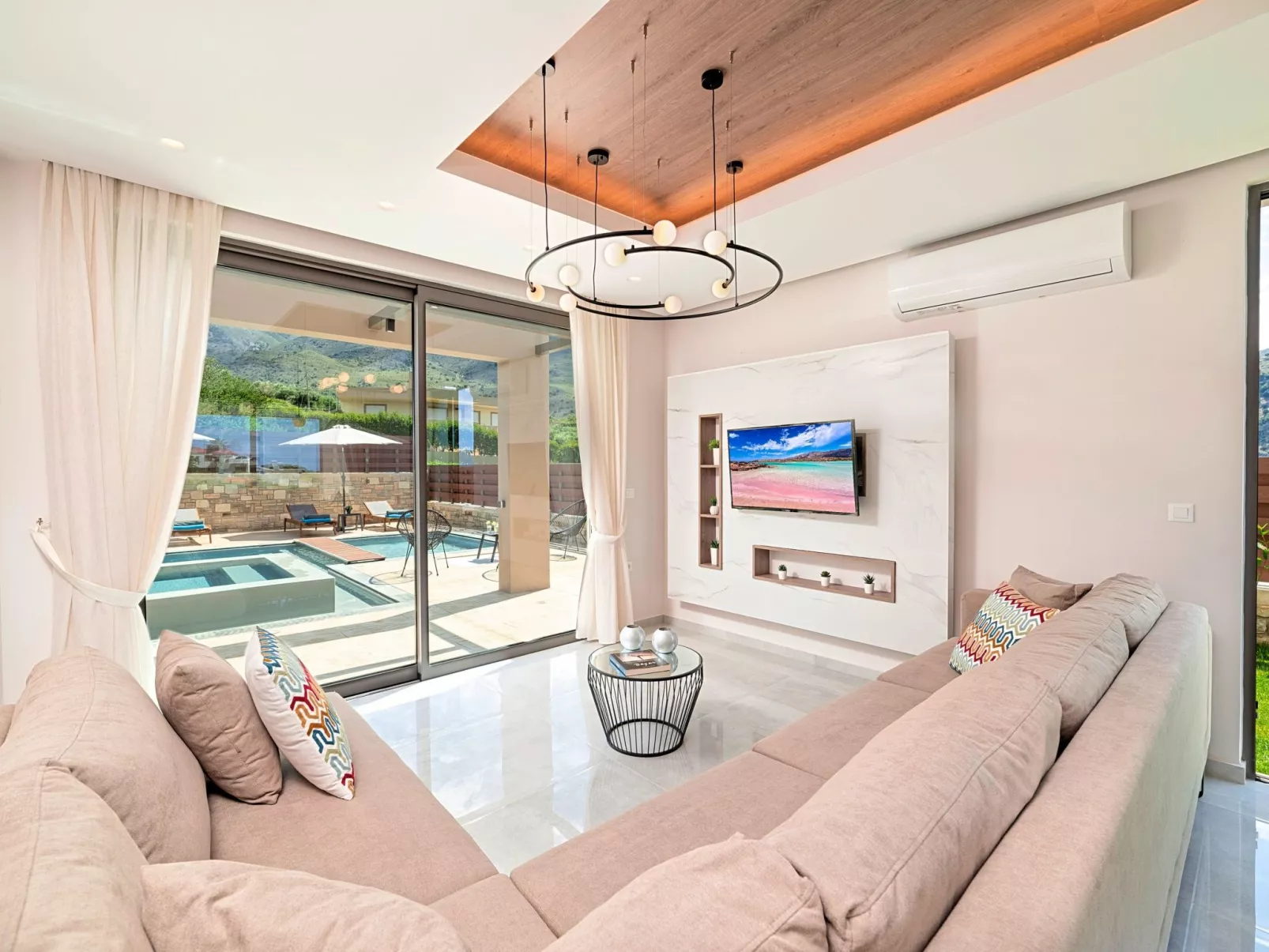 Villa "Minoas Grand" mit Blick auf das Wasser - Drinnen