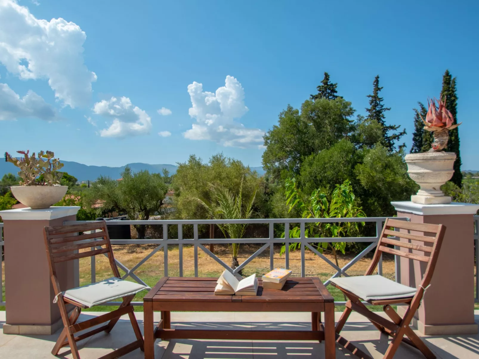 Anwesen mit Garten, Grill und Terrasse - Draußen