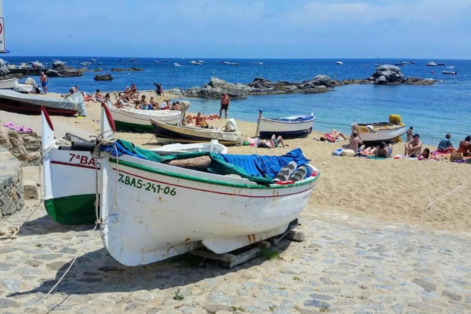 Costa Brava E-3 - Areas within 20km in summer