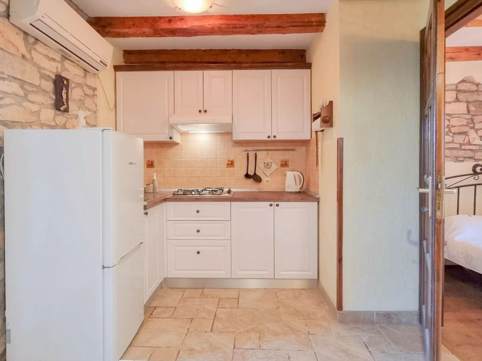 Für 2 Personen ca. 30 m&sup2; in Novigrad, Adriaküste Kroatien (Westküste von I - Drinnen