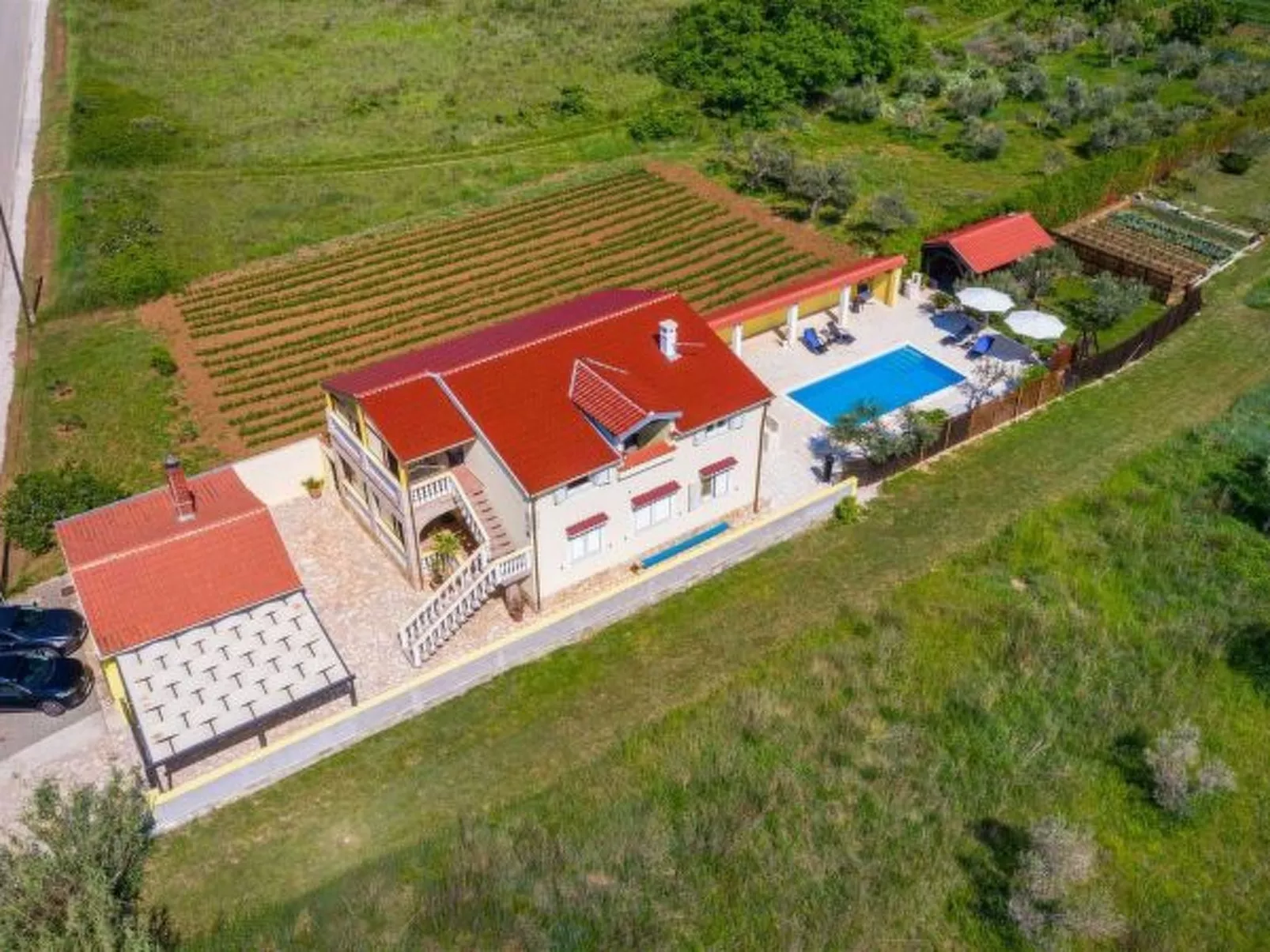 Apartment house Simoni with pool - Image-tags.info