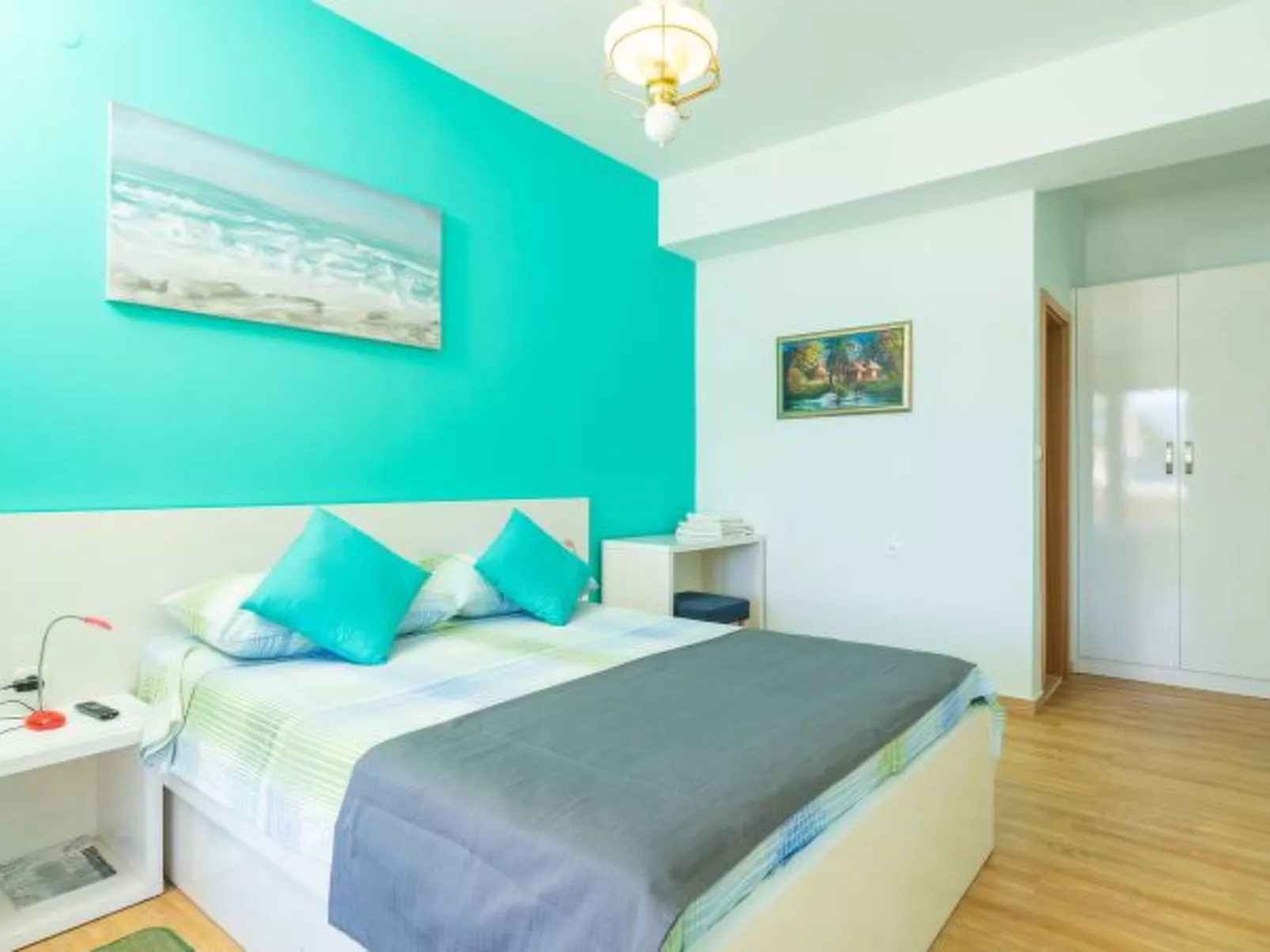 Beachfront Apartment house Hon with pool - Dedans