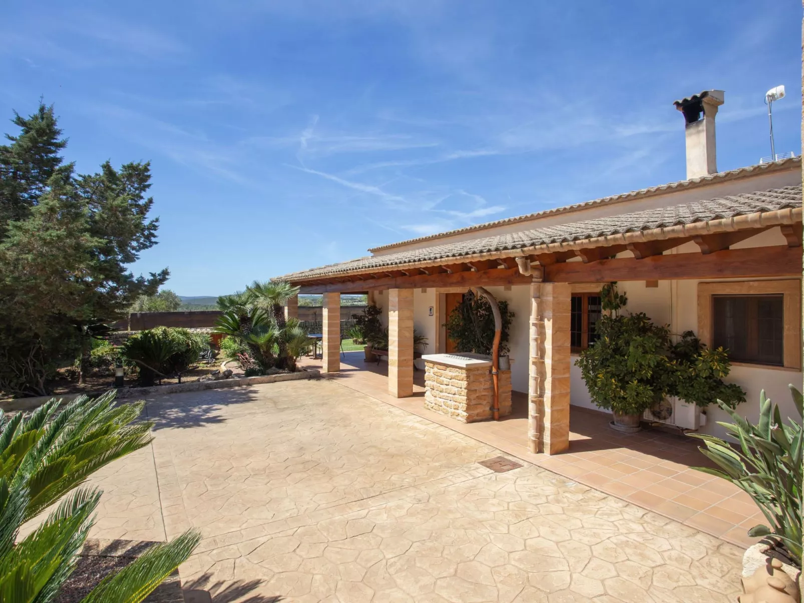 Ca na Ines - Outside