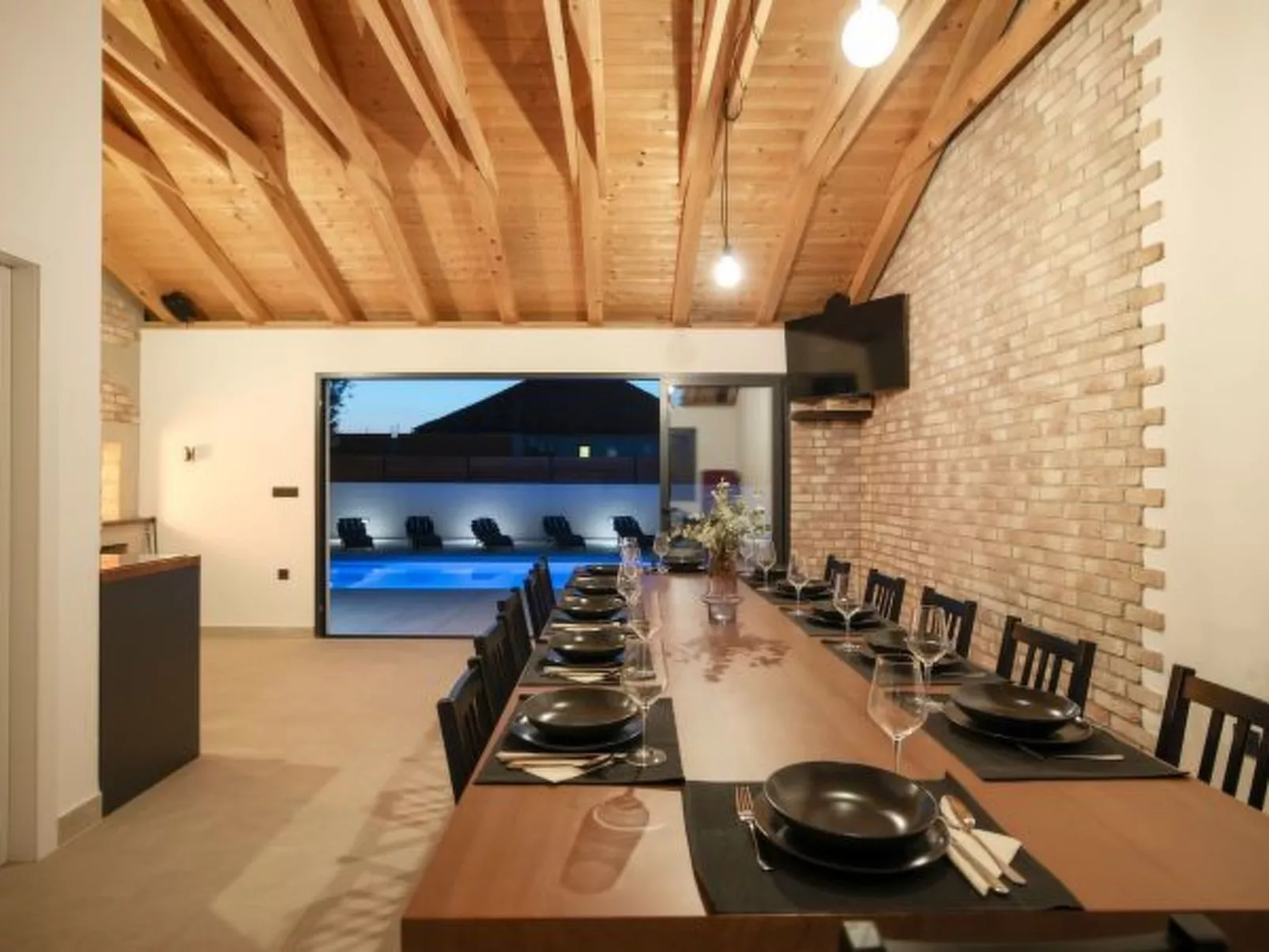 Villa Marta with heated pool and traditional taver - Image-tags.info