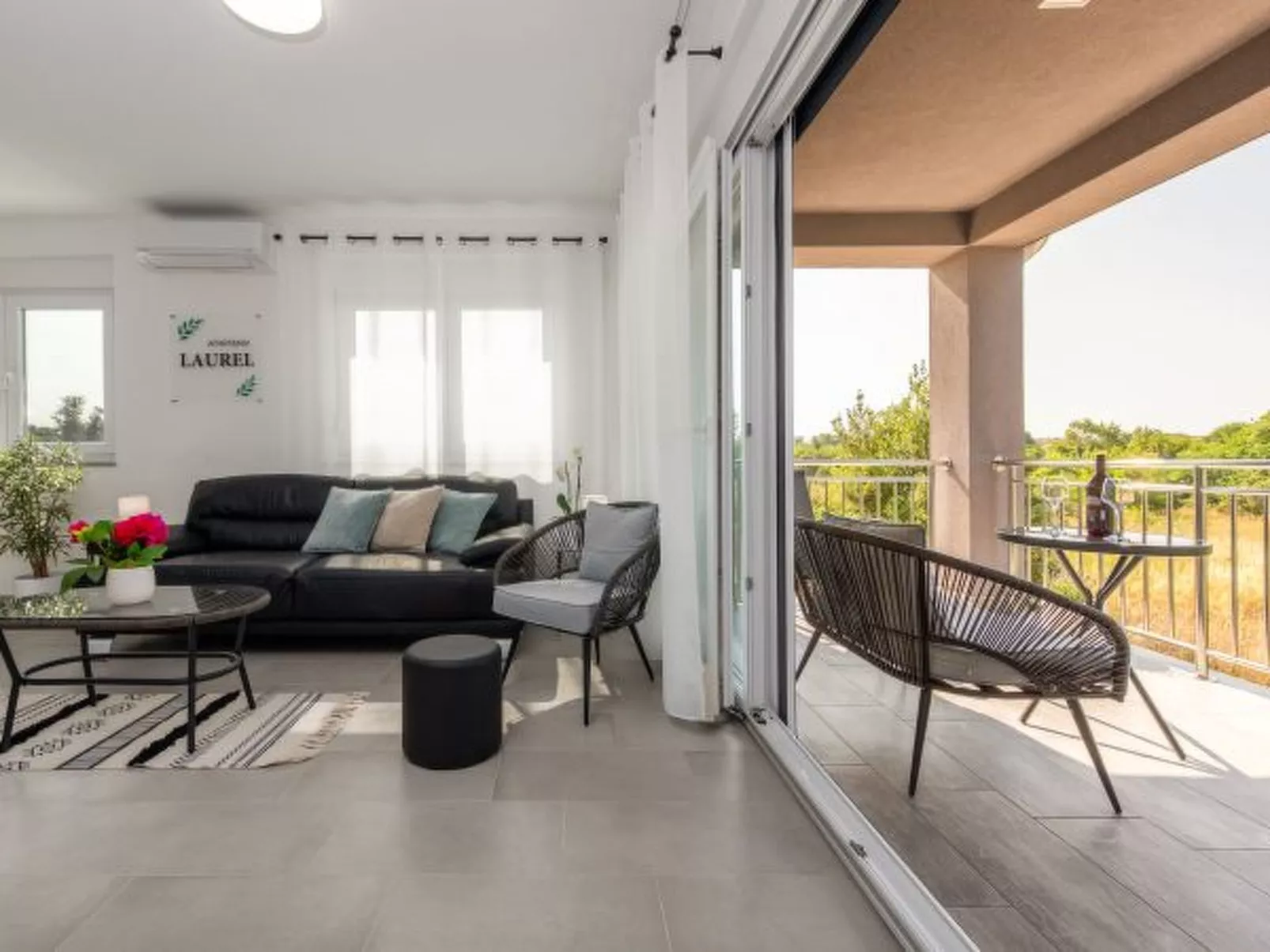 Apartment Laurel near the sea - Image-tags.info