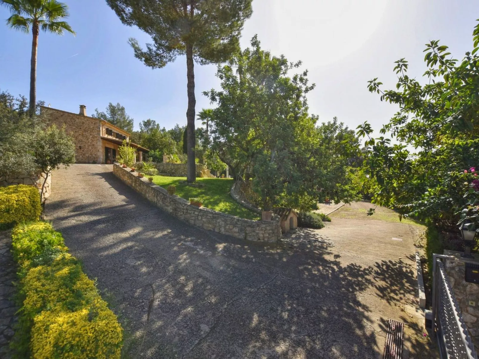 Rustikale Villa in der schönen mallorquinischen - Draußen