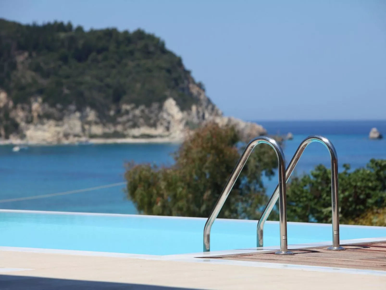 "Capro" mit Infinity-Pool - Outside