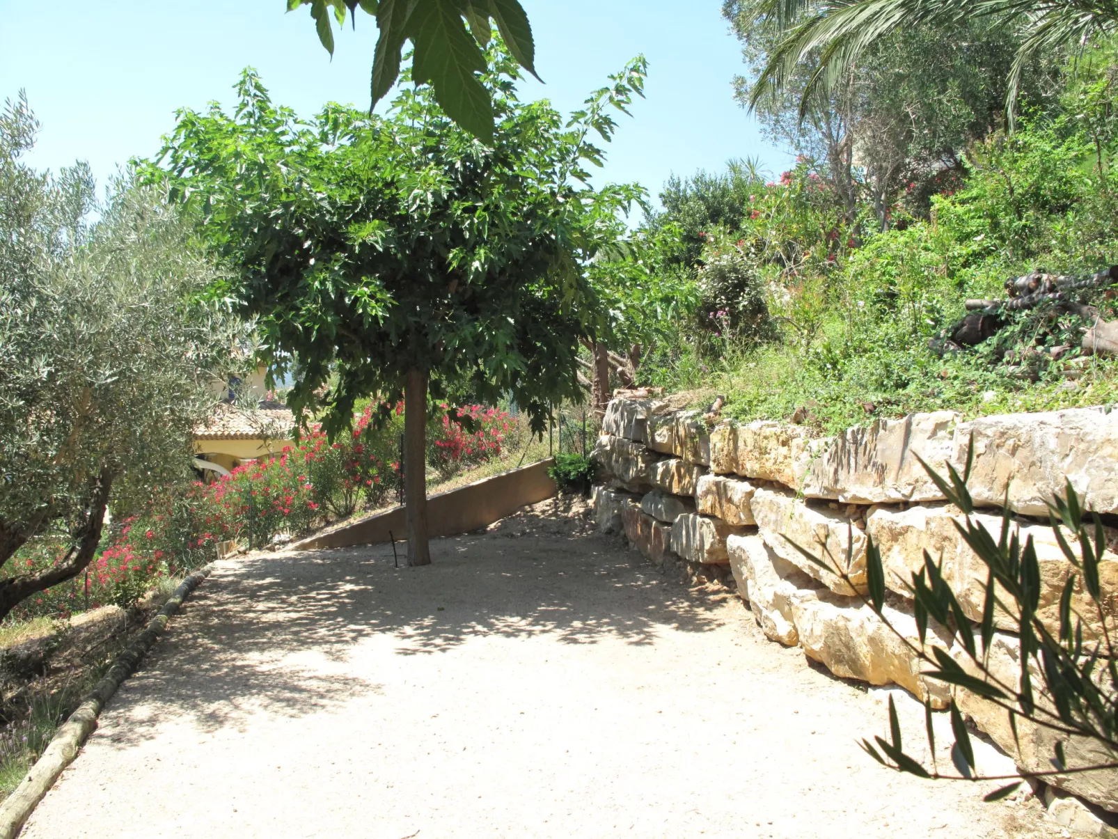 La Figuière - Outside