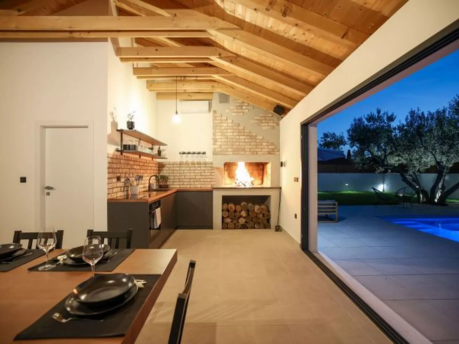 Villa Marta with heated pool and traditional taver - Image-tags.info