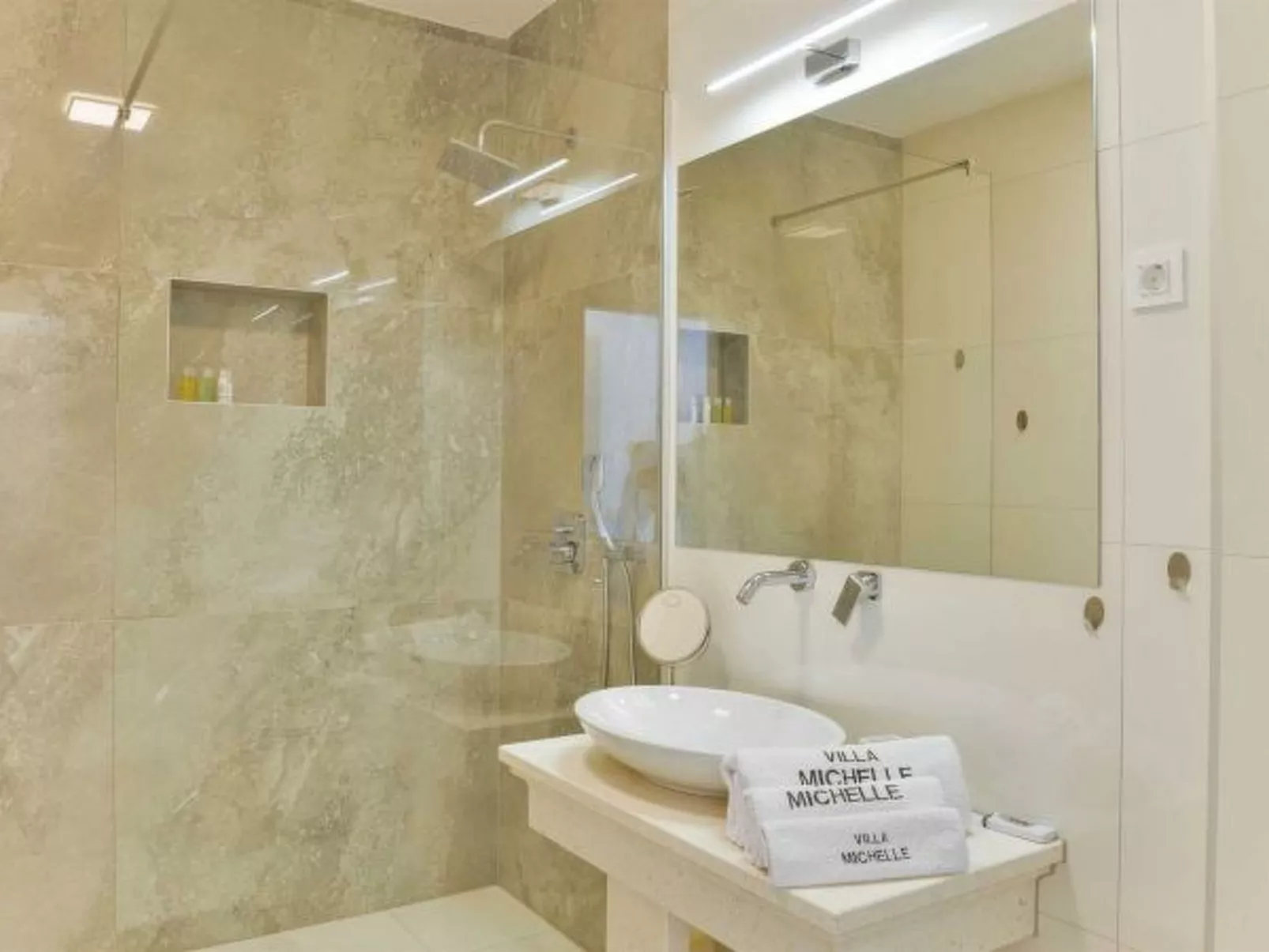 Luxury Villa Michele with infinity pool - Image-tags.info