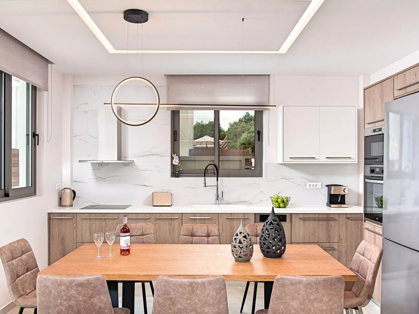 Villa "Minoas Grand" mit Blick auf das Wasser - Drinnen