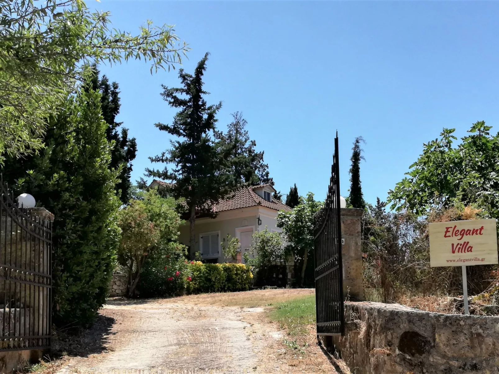 Anwesen mit Garten, Grill und Terrasse - Draußen