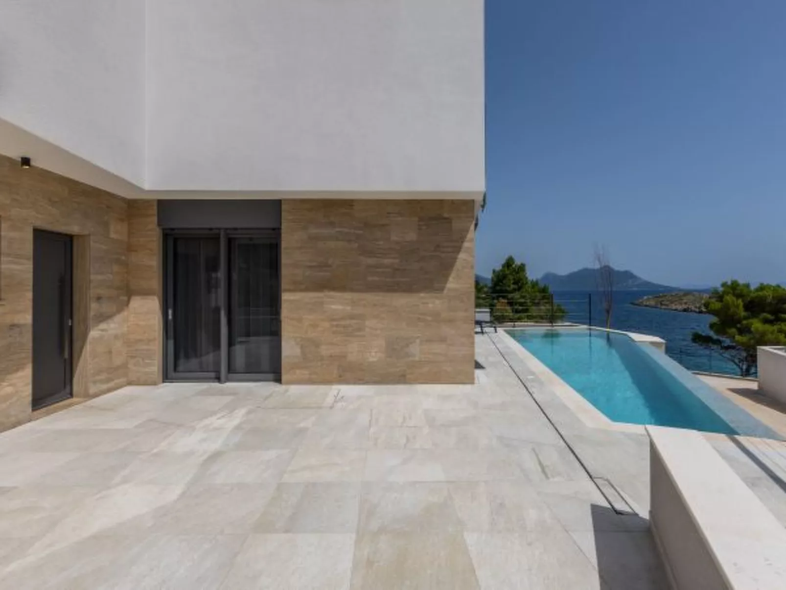 Beachfront villa Luce with seaview and pool - Dehors