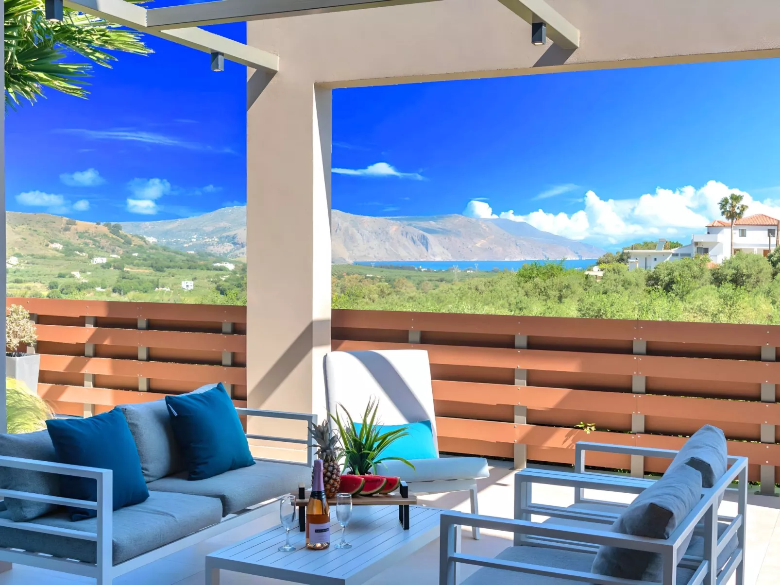 Villa "Minoas Grand" mit Blick auf das Wasser - Drinnen